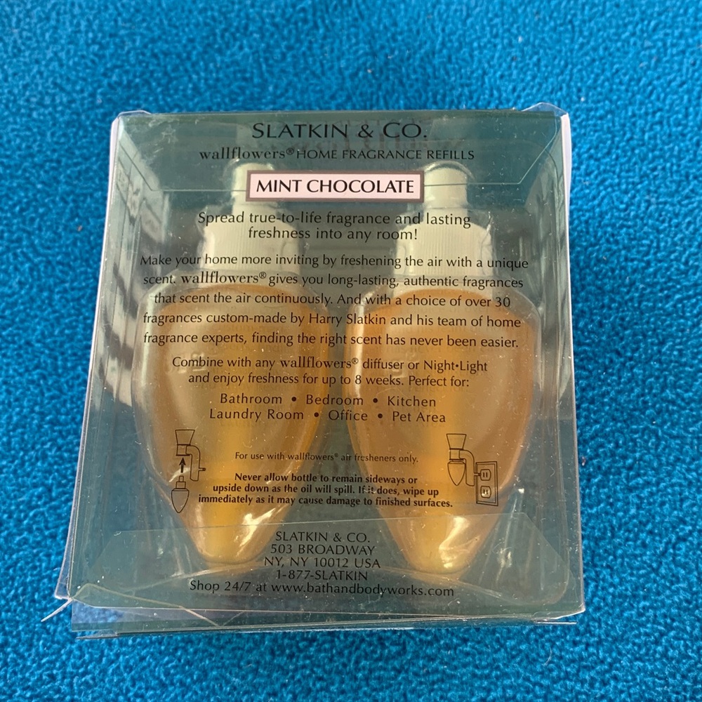 Bath & Body Works  - Mint Chocolate 2 Bulbs - Wallflowers -NWT - Picture 3 of 6